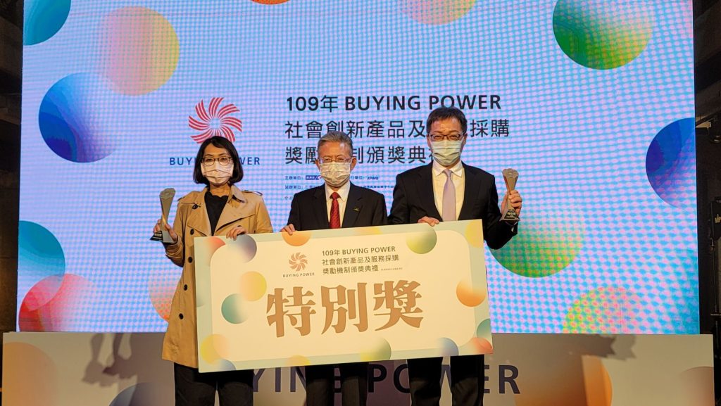 裕隆集團支持社會創新 Luxgen URX 再獲頒 BuyingPower 特別獎
