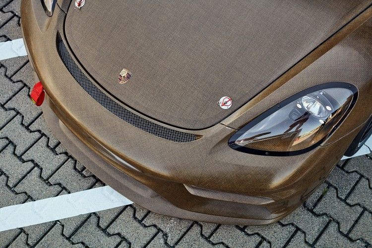 天然的尚好 Porsche 將亞麻纖維基底複合材質導入賽車科技