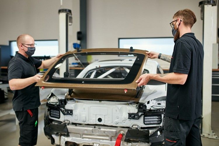 天然的尚好 Porsche 將亞麻纖維基底複合材質導入賽車科技