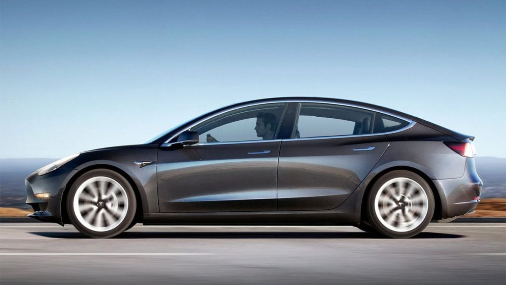 「使用者付費」Tesla 電動車充電擬進行收費