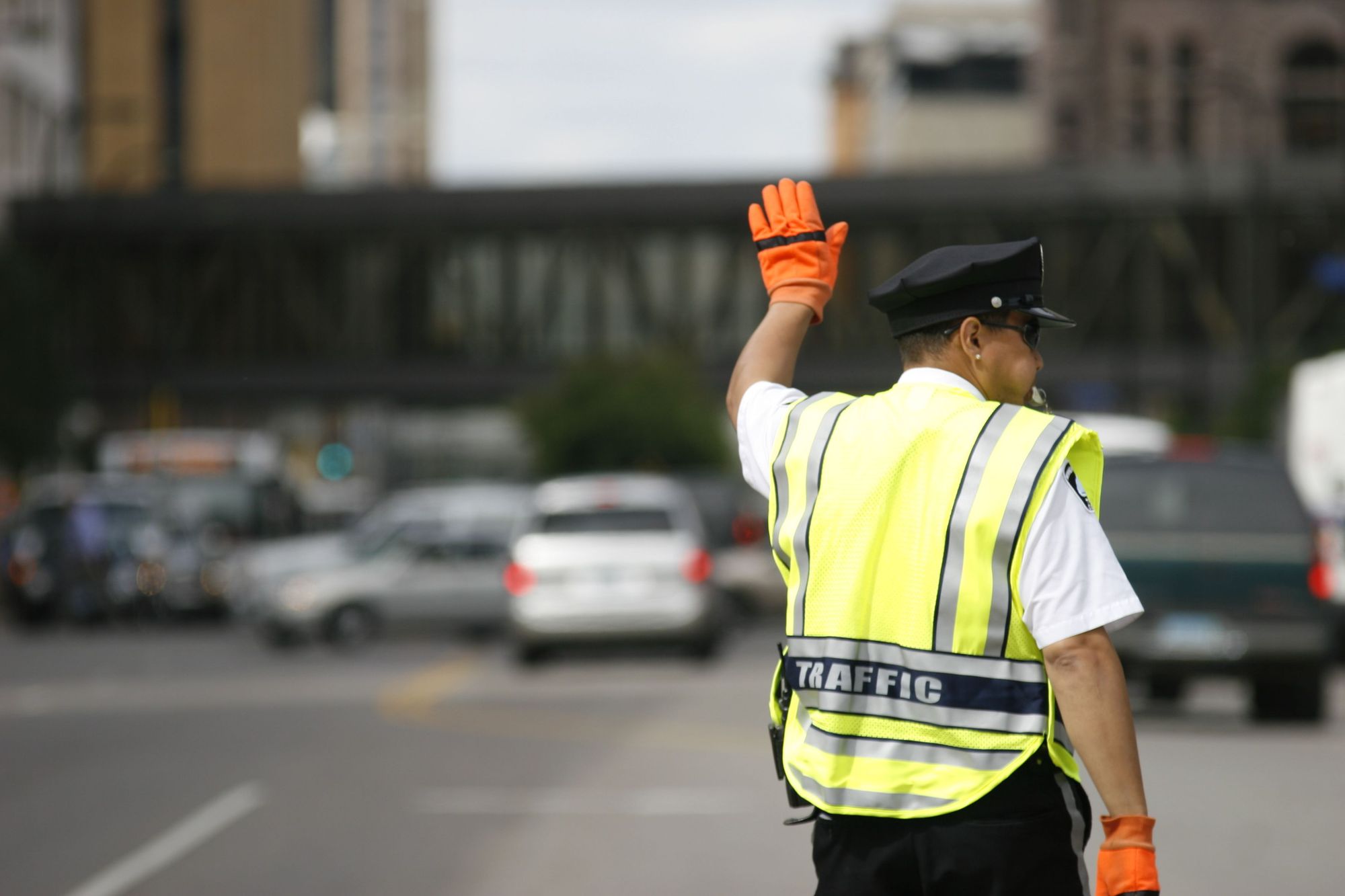 保全攔車指揮交通 最重將罰六千
