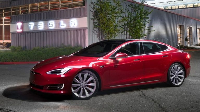 避免再發火燒車 Tesla 提供電池管理系統軟體更新