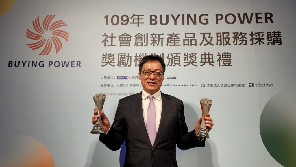 裕隆集團支持社會創新 Luxgen URX 再獲頒 BuyingPower 特別獎
