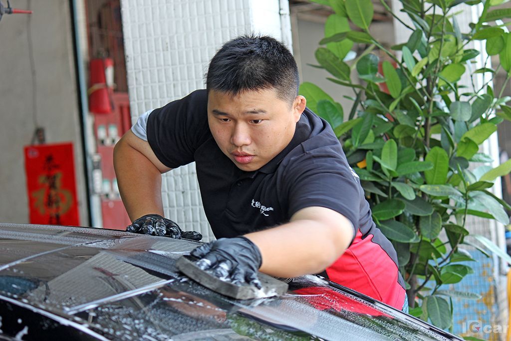 處理每部車都像角力競技一樣專注【新店建良汽車美容中心】