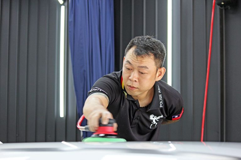 專業汽車美容 我們這一家 豐原《俥世代車體鍍膜》