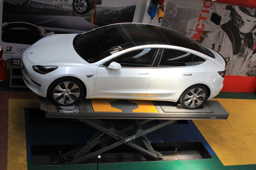 特斯拉車主懶人包!五分鐘看懂 Model 3 輪胎怎麼選