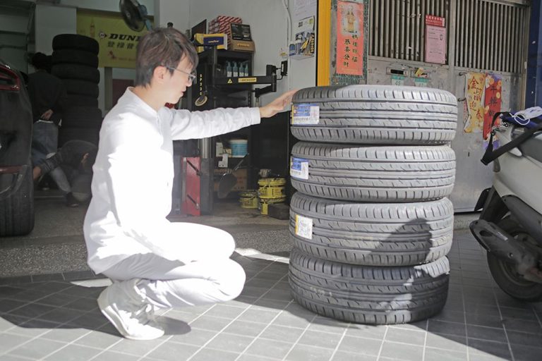 Porsche Macan 登祿普 DUNLOP Grandtrek PT3 休旅車胎開箱分享 !