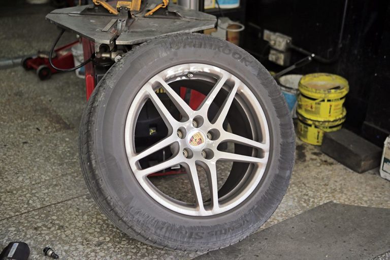 Porsche Macan 登祿普 DUNLOP Grandtrek PT3 休旅車胎開箱分享 !