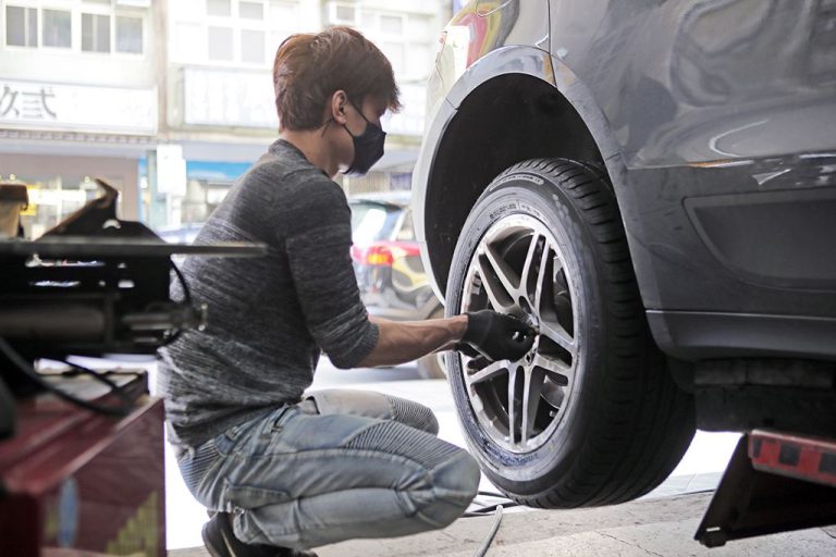 Porsche Macan 登祿普 DUNLOP Grandtrek PT3 休旅車胎開箱分享 !