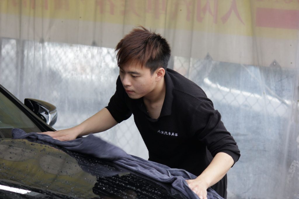 用禮賓車的品質打造汽美服務-內湖【大安汽車美容】