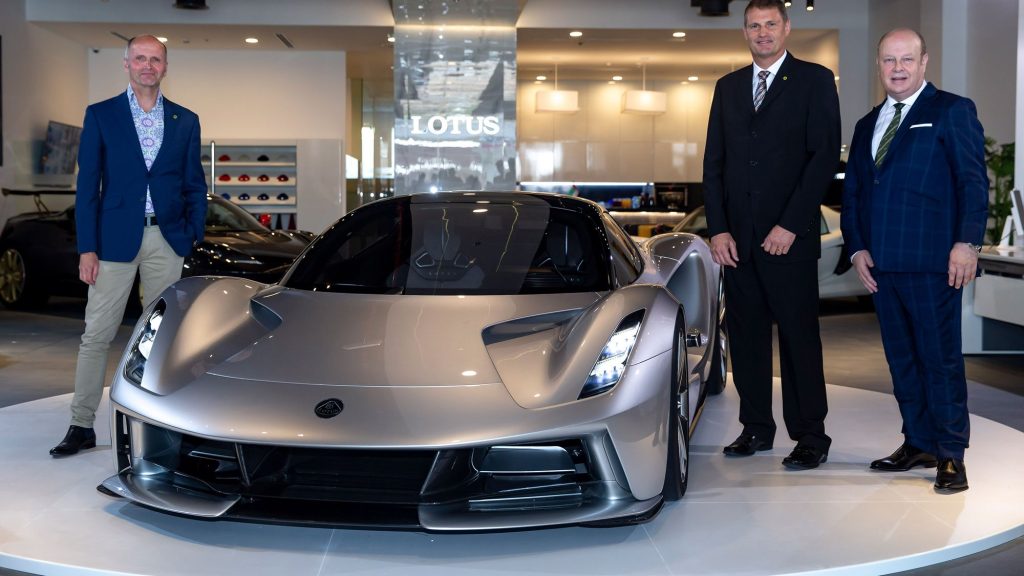 瞄準超級富人 Lotus Evija 阿拉伯世界發表