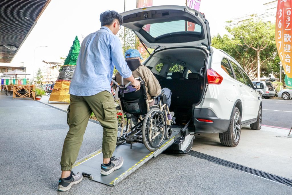 裕隆汽車首創企業敬老員工福利 裕隆汽車福氣小旅行為孝親國旅超前部署