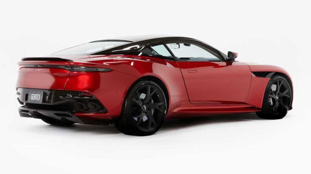 Aston Martin 將於 CES 展示三鏡一體數位後視系統