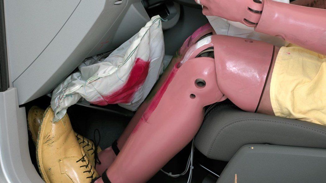 膝部安全氣囊無用論 ? 美國 IIHS 提出研究說分明