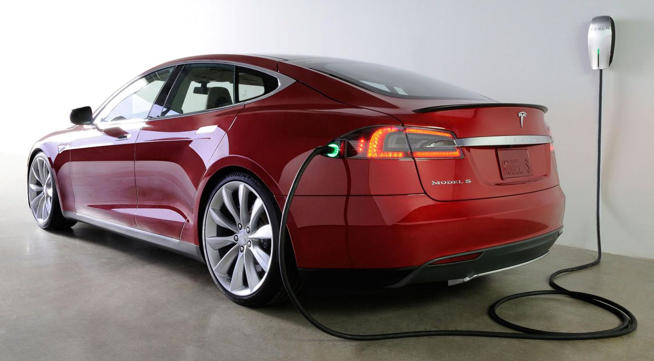 避免再發火燒車 Tesla 提供電池管理系統軟體更新
